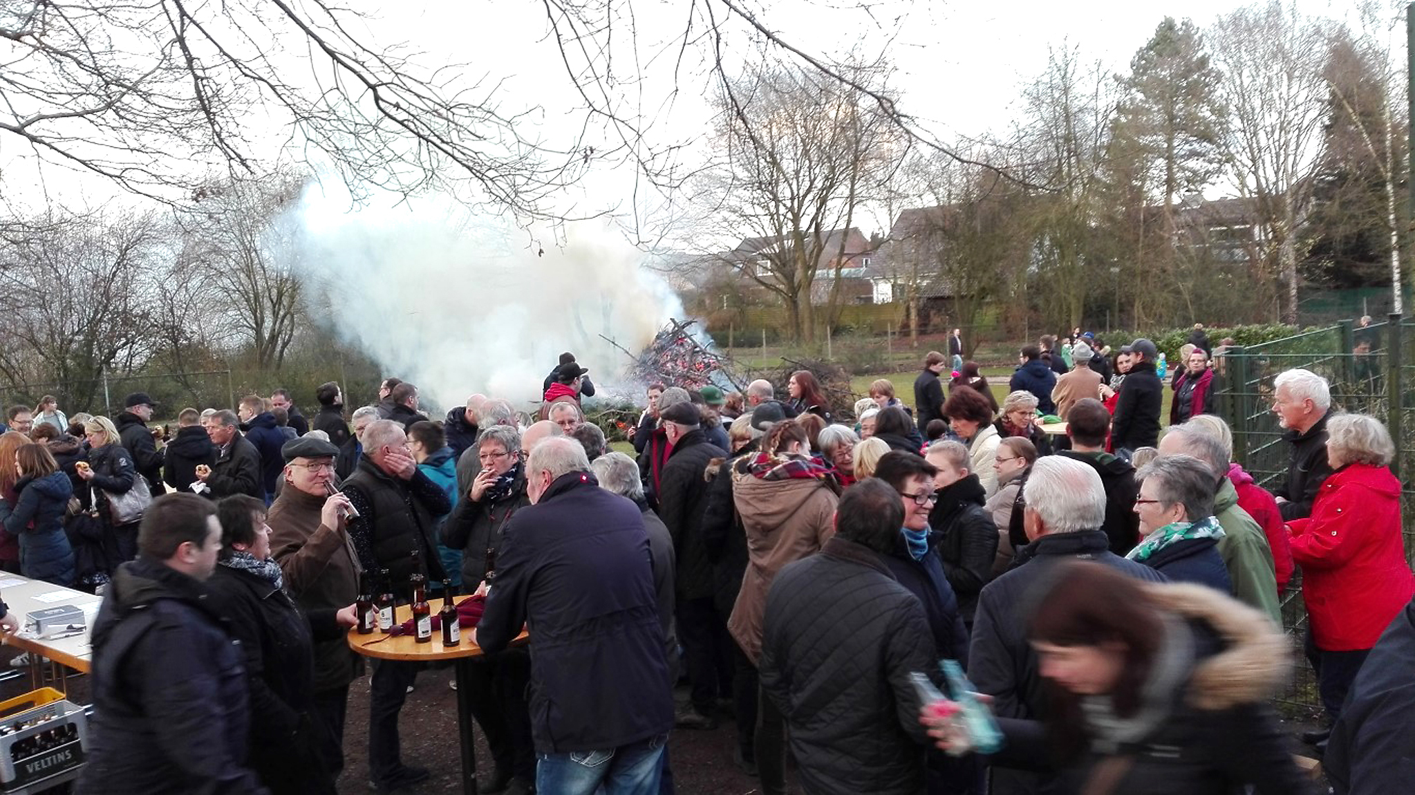 Das gesellige Osterfeuer der Pfarrgemeinde St. Marien.