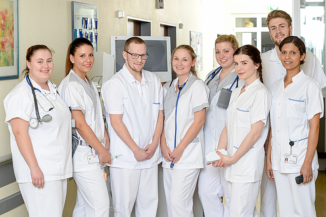 Auszubildende des Evangelischen Krankenhauses Oberhausen (EKO.) übernahmen pflegerische Leitung für die Geriatrie und Neugeborenenstation. Foto: Andreas Köhring