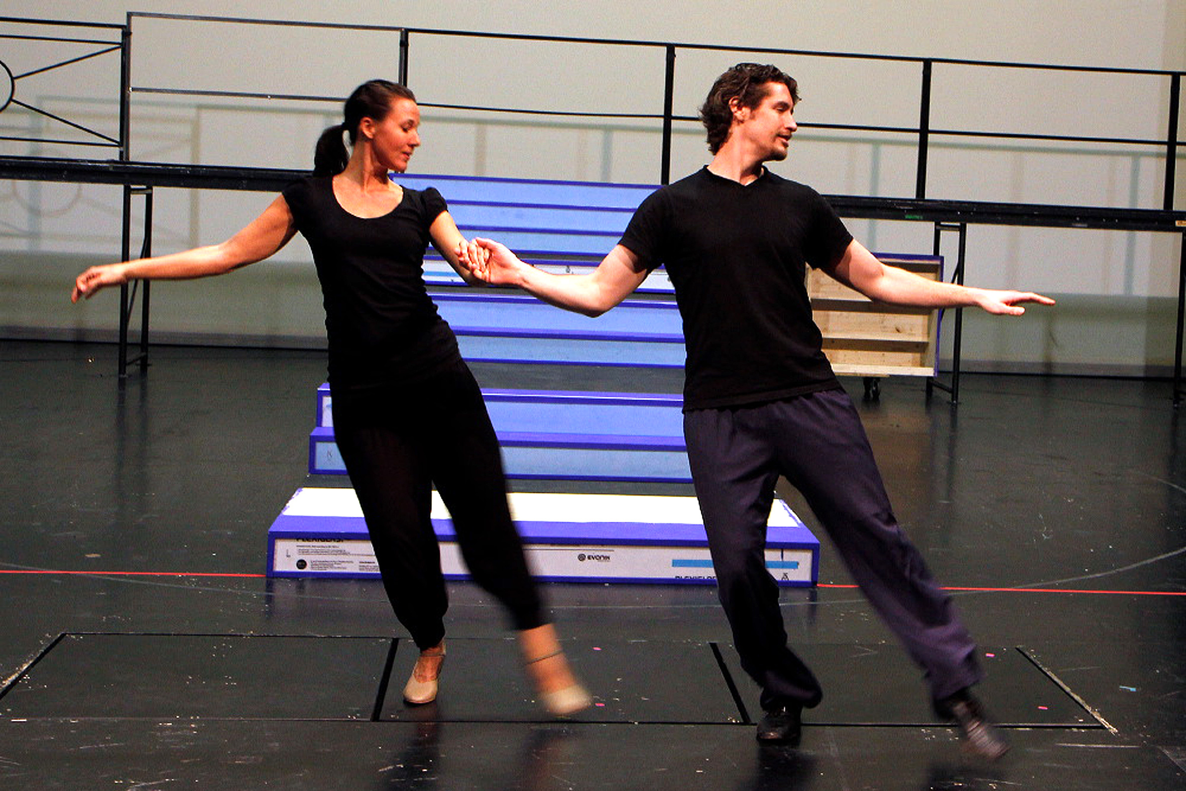 Bei der Probe: Carina Sandhaus und Kenneth Mattice.