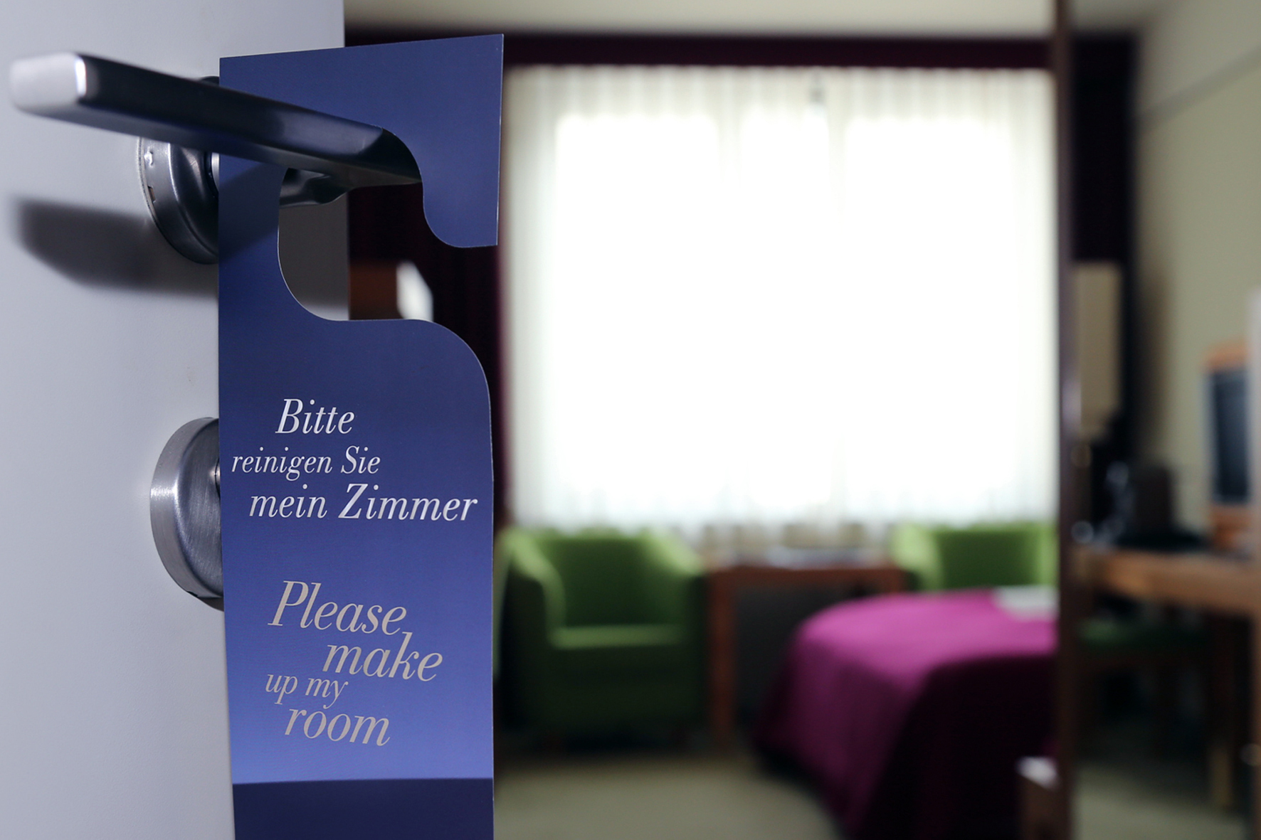 Sich einfach ins gemachte Bett legen können: Dafür sorgen in Nordrhein-Westfalen tausende Beschäftigte im Gastgewerbe. Auch sie sollen von steigenden Umsätzen in der Branche profitieren, fordert die Gewerkschaft NGG.
