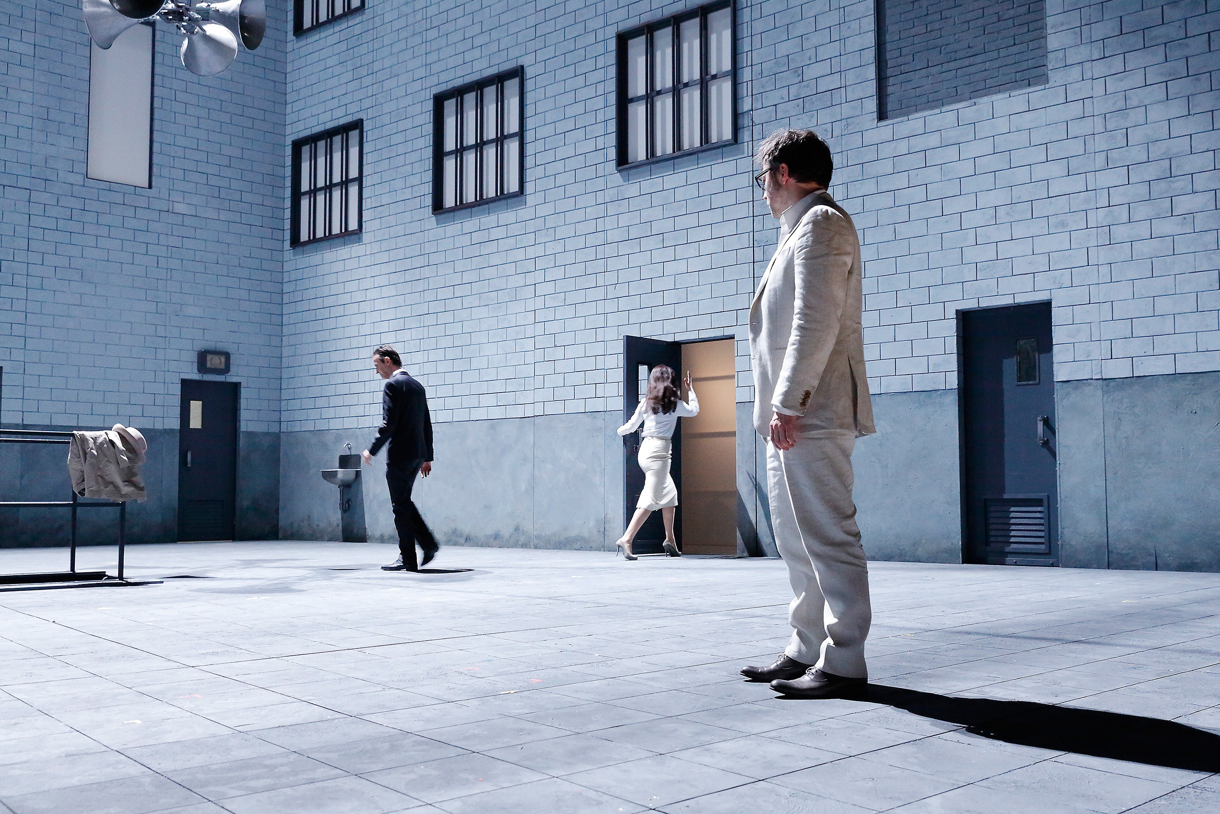 Die Produktion "Stiller" von Max Frisch, in einer Bearbeitung von Reto Finger, hat in der Regie von Eric de Vroedt am 2. April Premiere im Schauspielhaus.
