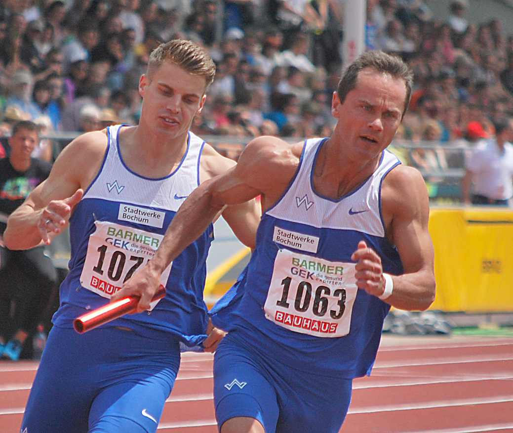 Die Stadtwerke Bochum und der TV 01 - das ist eine gewachsene Verbindung, wie hier auf den Trikots der beiden Sprinter Julian Reus und Alexander Kosenkow gut sichtbar wird. Foto: TV 01