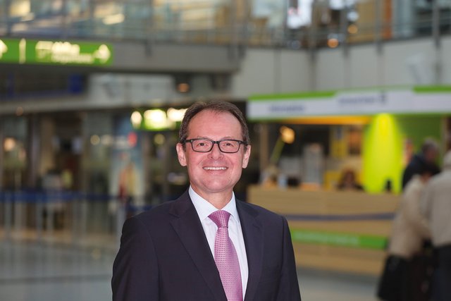 Flughafen-Geschäftsführer Udo Mager ist zufrieden mit dem Anstieg der Arbeitsplätze.