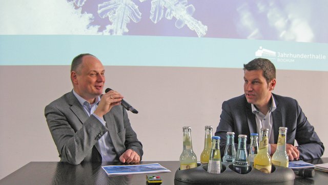 Andreas Kuchajda, Geschäftsführer der Bochumer Veranstaltungs-GmbH, und Oberbürgermeister Thomas Eiskirch (v. l.) freuen sich auf das Wintervergnügen auf Kufen. "Meine Schlittschuhe stehen im Keller bereit", so der Oberbürgermeister.