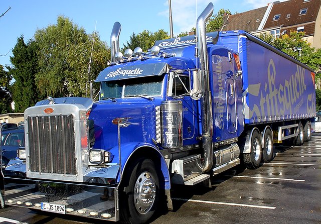 Die Bühne bildet der Stiftsquelle-Truck.