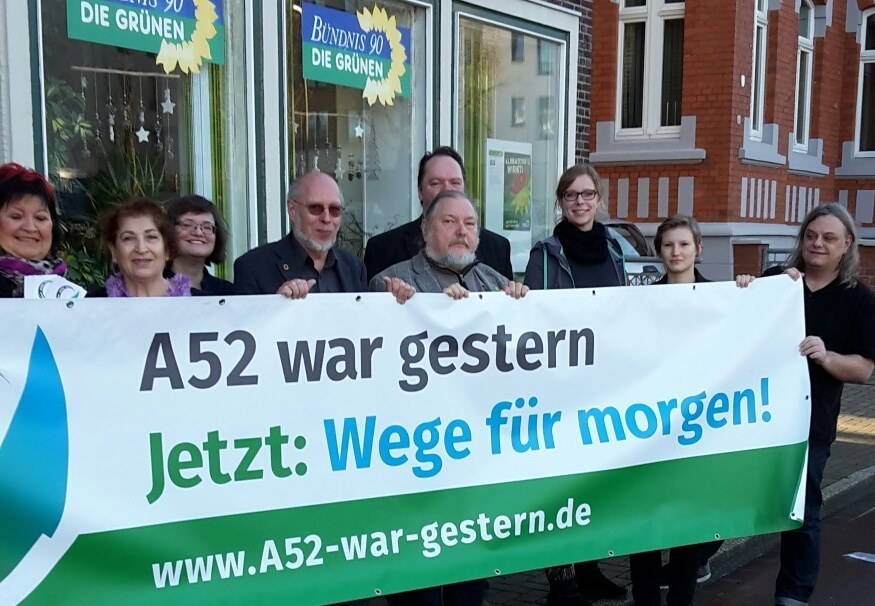 Protest von UmweltschützerInnen und GRÜNEN gegen den Bau der Transitautobahn A52 durch Bottrop.
