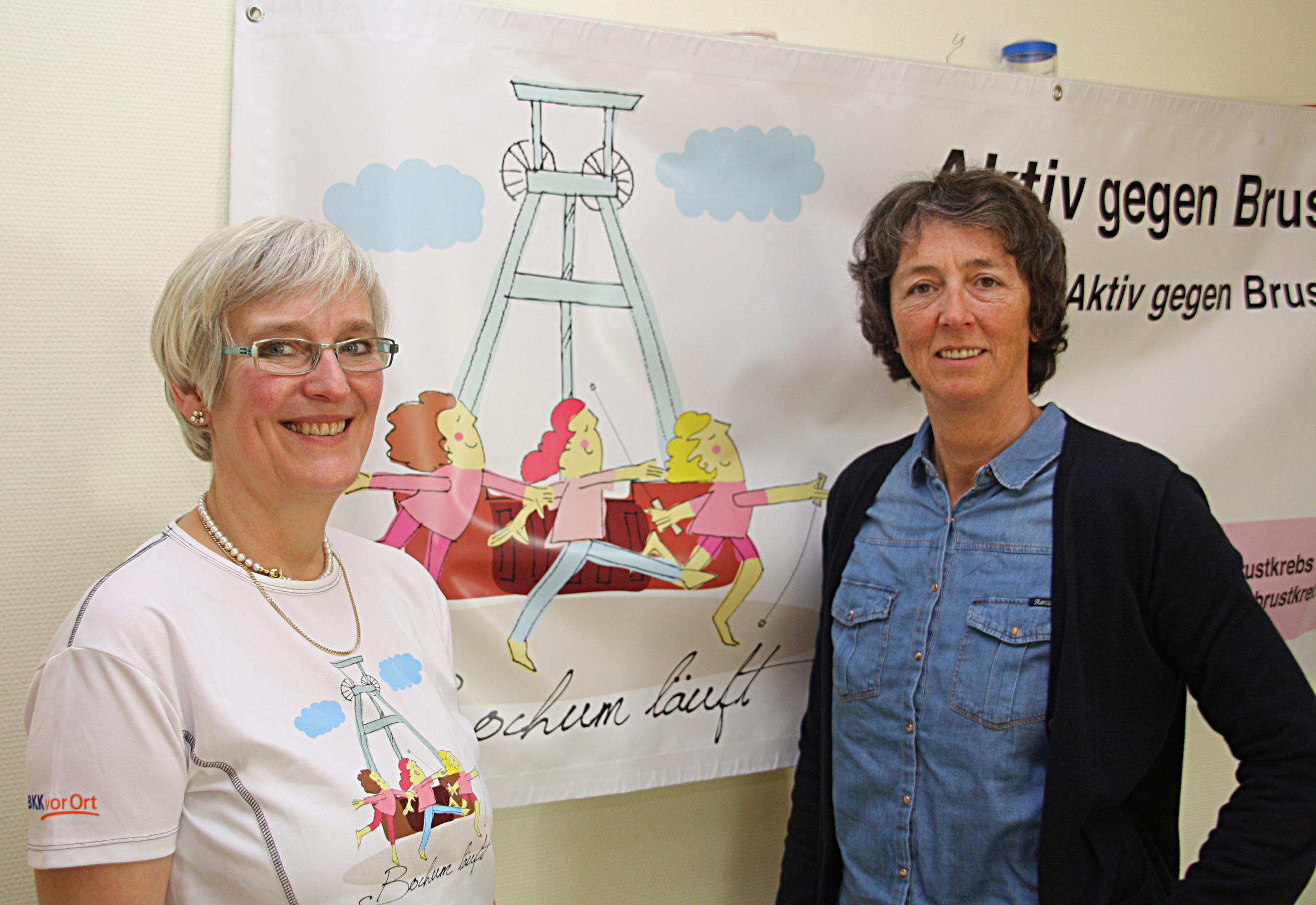 Dr. Gabriele Bonatz (l.), Chefärztin der Frauenklinik und des Brustzentrums Augusta Bochum, und Sabine Braun, zweimalige Weltmeisterin im Siebenkampf, unterstützen den Lauf gegen Brustkrebs.
