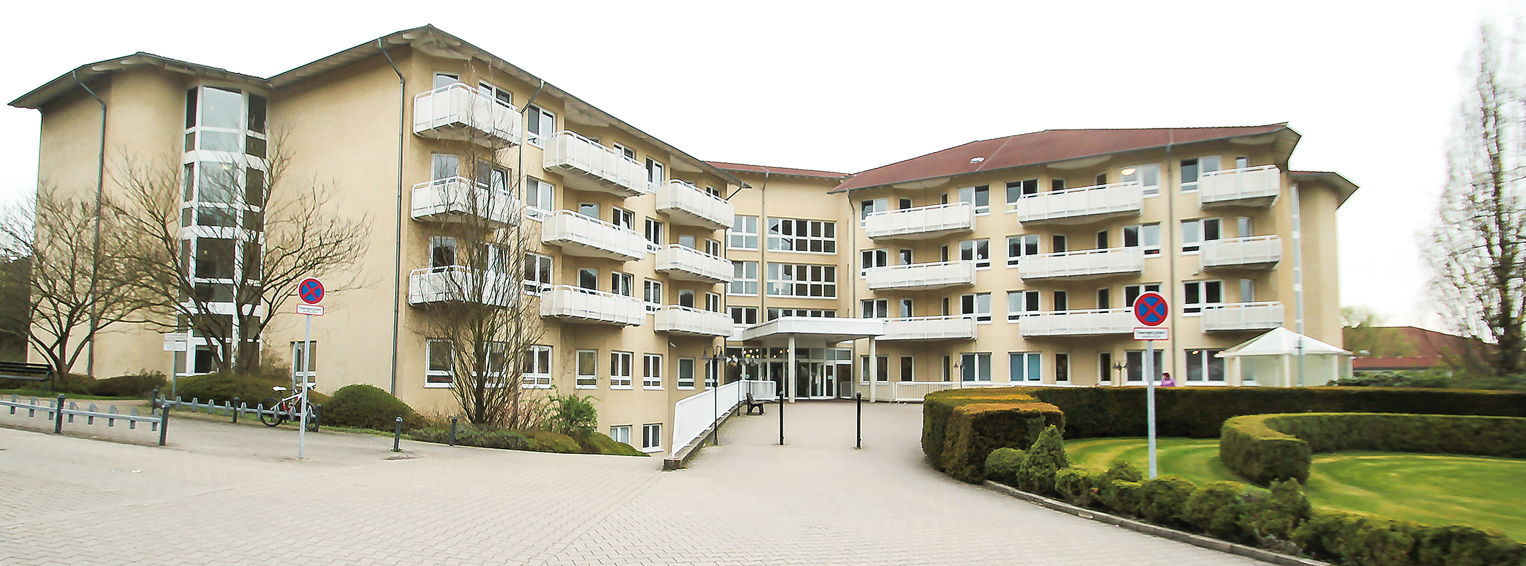 1993 öffnete die heutige Helios Klinik Hattingen in Holthausen am Hagen ihre Pforten und ist seit dem zu einem bundesweit anerkannten Rehabilitationszentrum für Neurologie, Neurochirurgie und Neuropädiatrie für Erwachsene, Jugendliche und Kinder geworden. Jetzt droht die Schließung. Foto: Römer