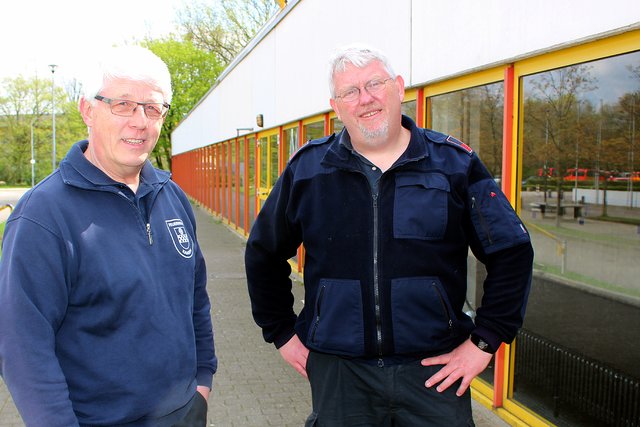 Volker Baca  (stellv. Stadtjugendfeuerwehrwart Kamen) und Bernd Tepe (Jugendwart Unna West)