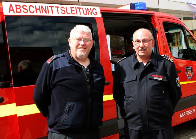 Bernd Tepe (Jugendwart Unna West) und Theo Ulfertz (Kreisjugendfeuerwehr Unna)
