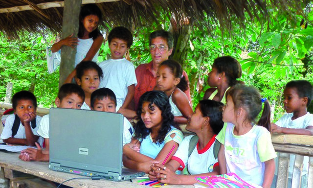 Wenn die fünf- bis 17-jährigen Kinder zur Sonnenschule kommen, erhalten sie Unterricht, der sie auch persönlich fördert. Unter anderem wird ihnen der Umgang mit einem PC beigebracht.