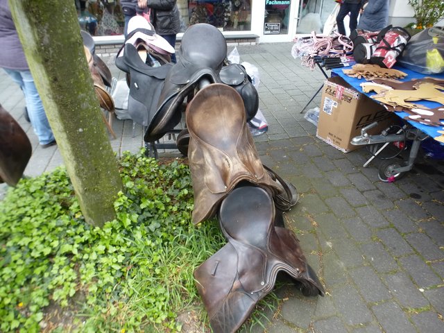 hier wurde viel Zubehör zum Reiten verkauft