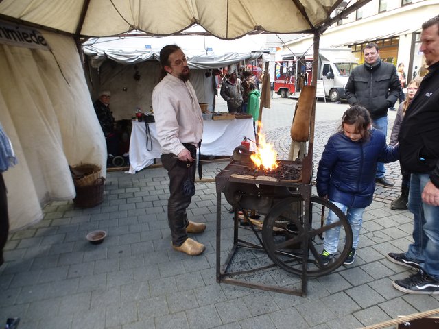 die  ersten Kinder trauen sich