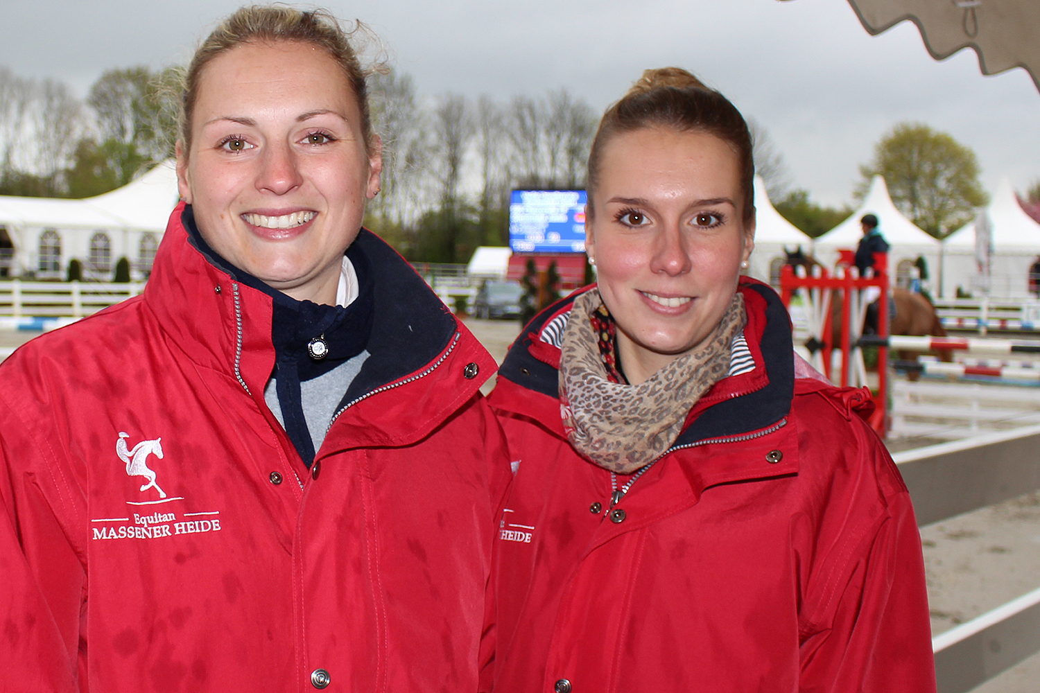 Lisa Westekemper und Jennifer Liskamm vom Marketing & Eventmanagement des Reitsportzentrums - Foto © Jürgen Thoms