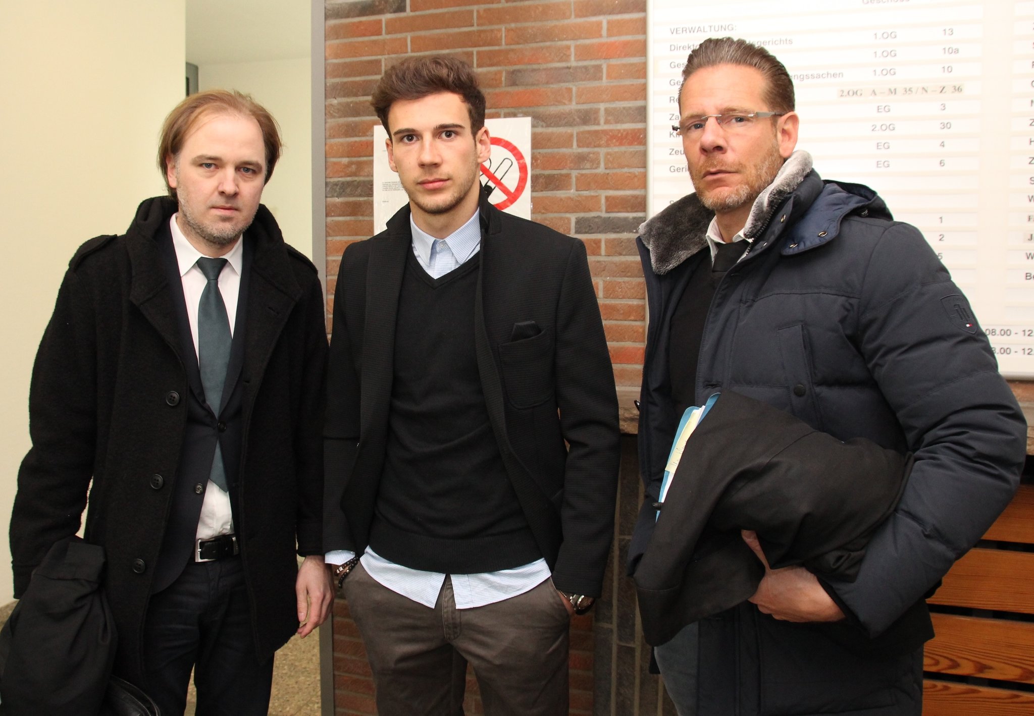 S04 Profi Leon Goretzka Vor Dem Hattinger Amtsgericht Hattingen