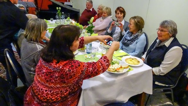 Es wäre eines LK-ler unwürdig, nicht mit der Kamera zu hantieren, oder ???