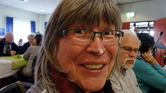 Sie mußte natürlich die Nase in mein Bier stecken-------