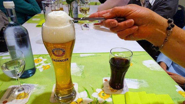 Renate wollte mir doch allen ernstens  die schöne Krone abschneiden------