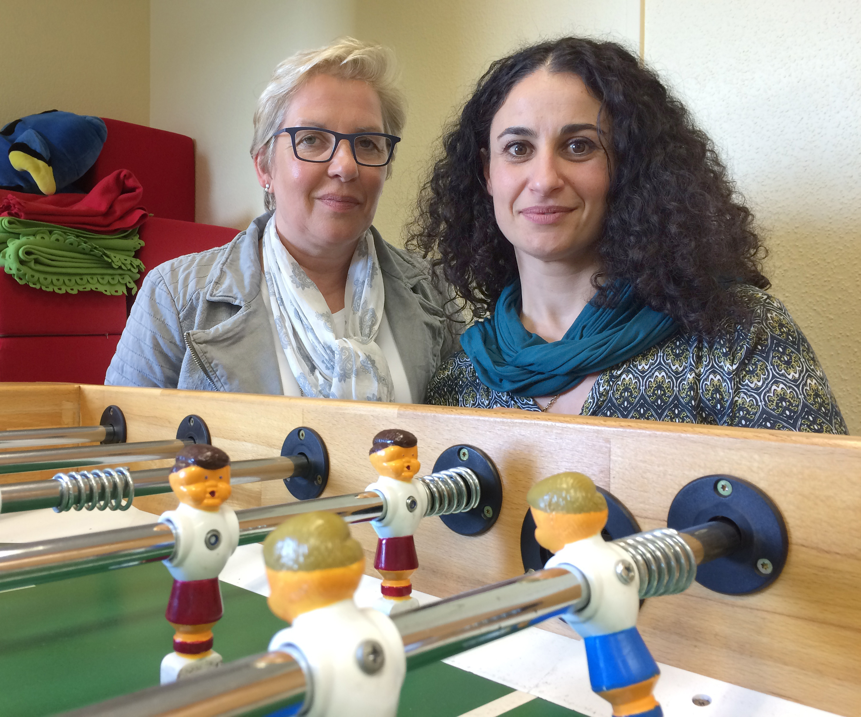 Die Therapeutinnen Dr. Astrid Höfig (links) und Sultan Lunkenheimer kümmern sich am Bochumer Westring um geflüchtete Kinder und Jugendliche.