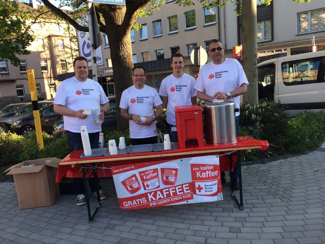 Das "Deutsche Rote Team" an der Annenstraße in der Nähe des Wittener Rotkreuzzentrums