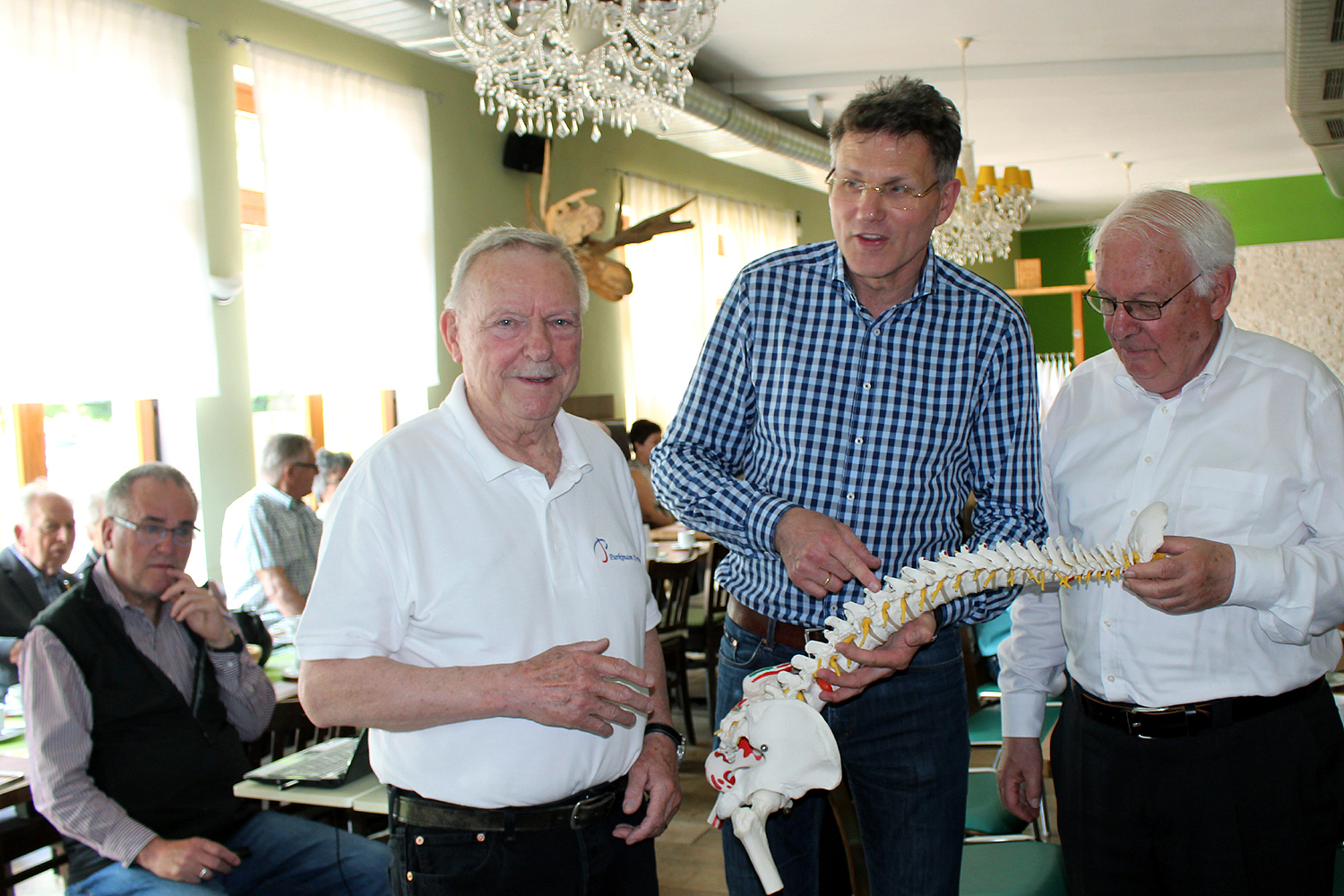 Dr. Hans Wille (Parkinson Forum Unna), Chefarzt Dr. Martin Kelbel (Katharinen-Hospital Unna) und Dr. Gerhard Kummer (Parkinson Forum Unna)