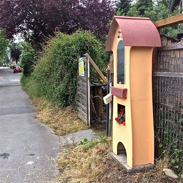Zu finden ist Rolf Sablotnys Skulpturengarten am Schwarzen Weg 86 in Neuasseln.