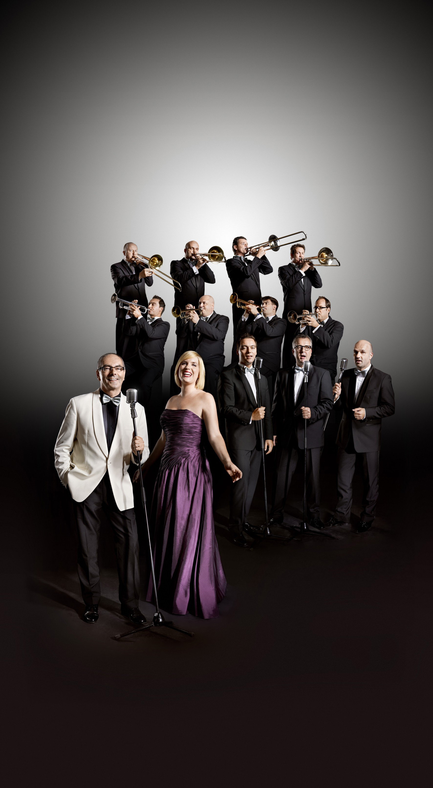 Eine Grandiose Show bietet das „Glenn Miller Orchestra” dem Publikum.