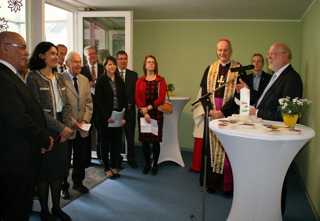 Direktor Günter Oelscher (Franz Sales Haus) begrüßte bei der Einweihung zahlreiche Gäste.