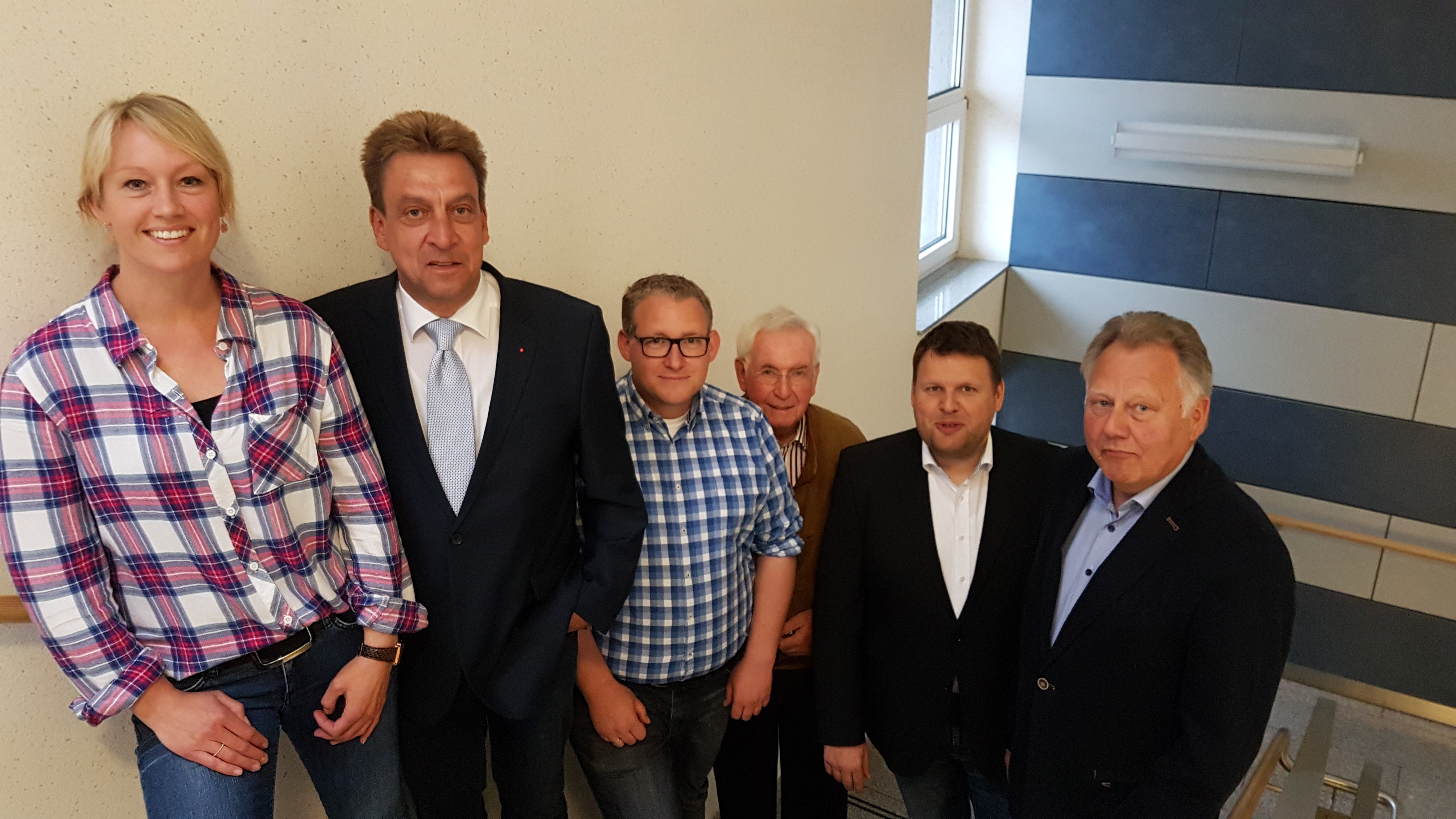 Foto Vorstand Von links:
Raphaela Vogel (Beisitzerin), Ulrich Mönke (Vorsitzender), Alexander Huckschlag (Schatzmeister), Alfons Schulte-Weber (Beisitzer), Frank Bornemann (Geschäftsführer), Meinolf Bäcker (stellv. Vorsitzender),
nicht im Bild: Angelika Horn (Beisitzerin)