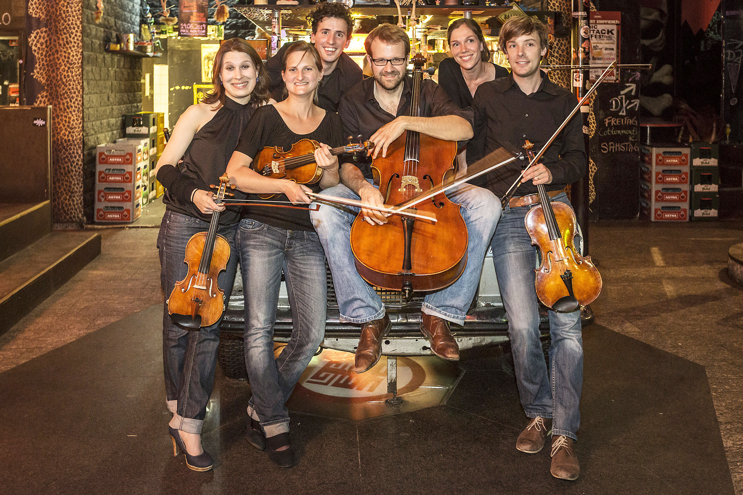 Das Ensemble Ruhr spielt im Südviertel und sammelt für Flüchtlinge. Foto: Christian Huhn