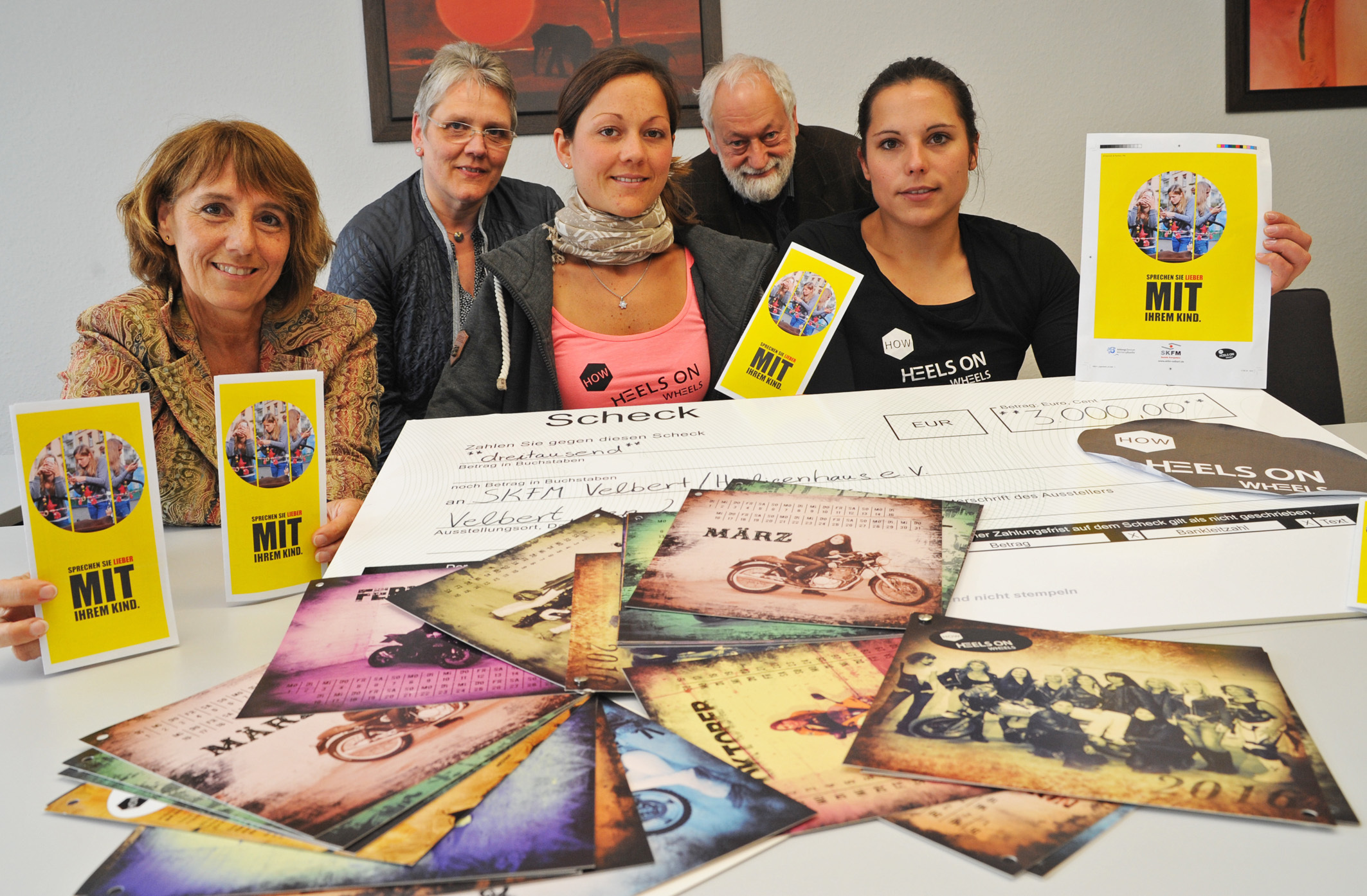 Informierten über die Plakaraktion des SKFM: Claudia Schmidt (von links) vom SKFM, Ute Hoffmann, Leiterin der Christlichen Gesamtschule Bleibergquelle, Katharina Sondermann, Heels on Wheels, Dr. Ludwig Wenzel, Schulleiter des Berugskollegs Bleibergquelle und Irene Seidler, Heels on Wheels.
