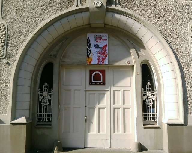 Eingangsportal des "KUNST-BAHNHOF-MÜLHEIM AN DER RUHR" in der Ruhrstr. 3 in Mülheim - "Villa Schmitz-Scholl"