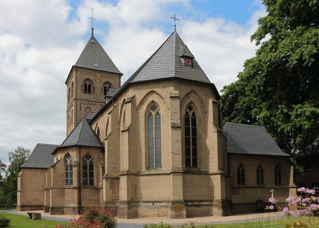 Die Kirche St. Mariä Himmelfahrt Ginderich - Die Neue Kulturelle Mitte