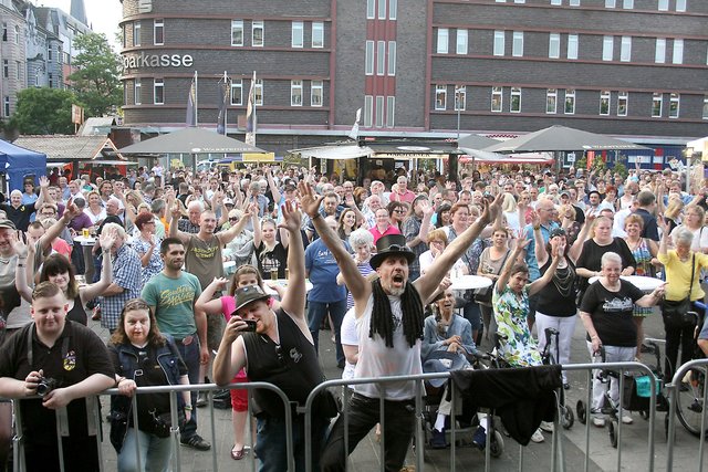 Begeisterte Menschen vor der Bühne sind ein Markenzeichen der Wanner Mondnächte. Archiv-Foto: Thiele