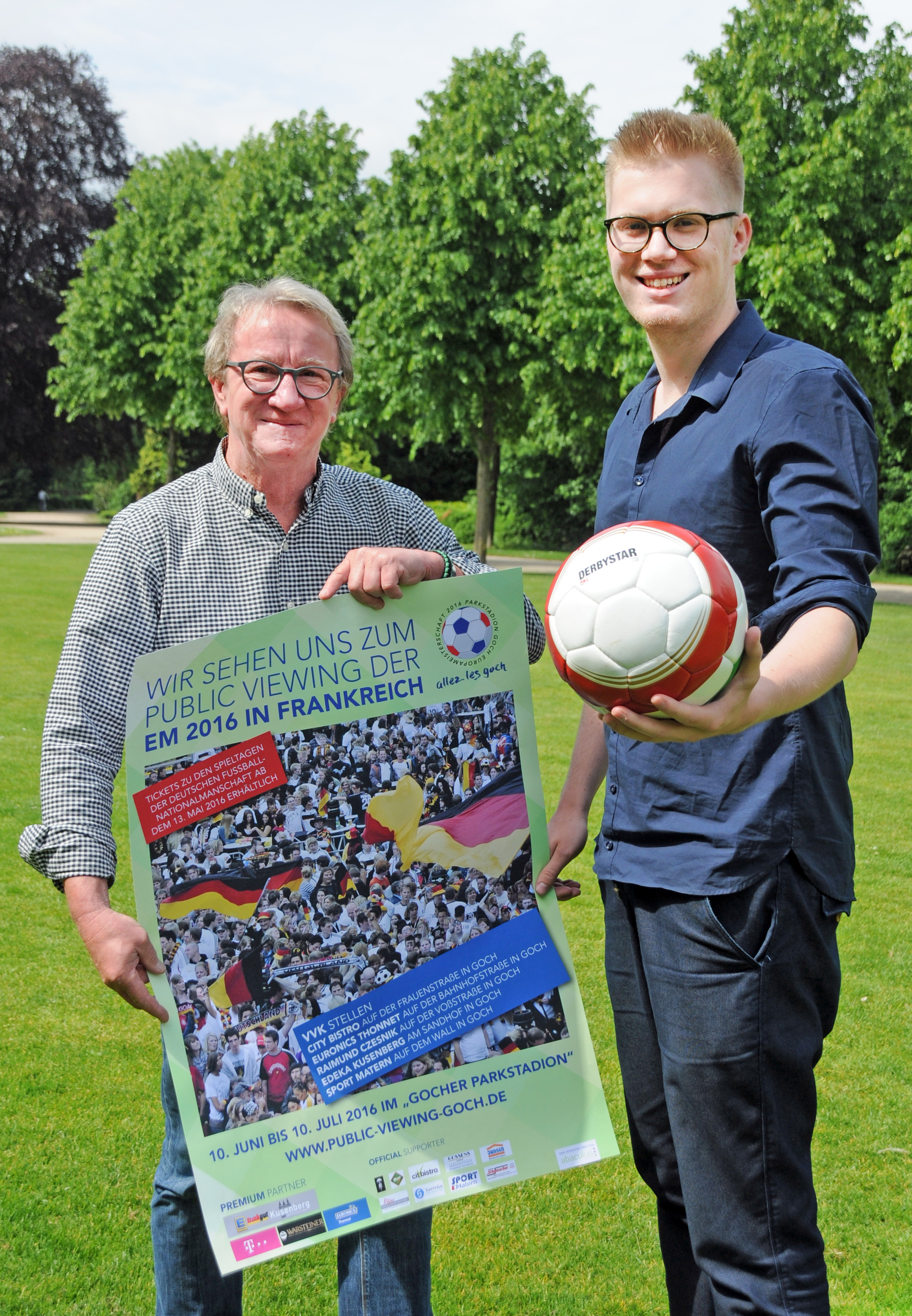 Freuen sich sehr auf die bevorstehenden Veranstaltungen (von links): Organisator Georg van den Höövel und Moderator Tobias Budde. ^Foto: Tim Tripp