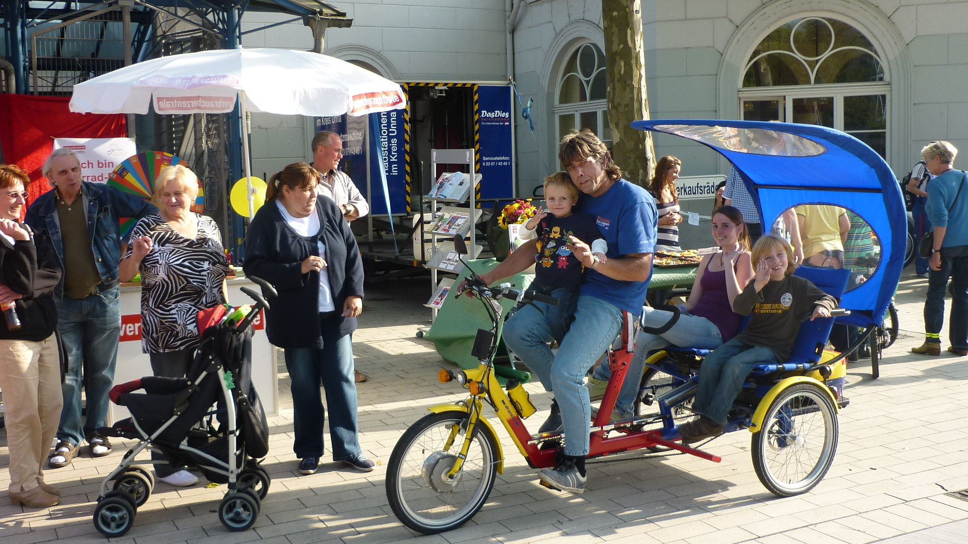 „Radfahren bringt's!“ am 10. Juni vor dem Bahnhof. Foto: privat