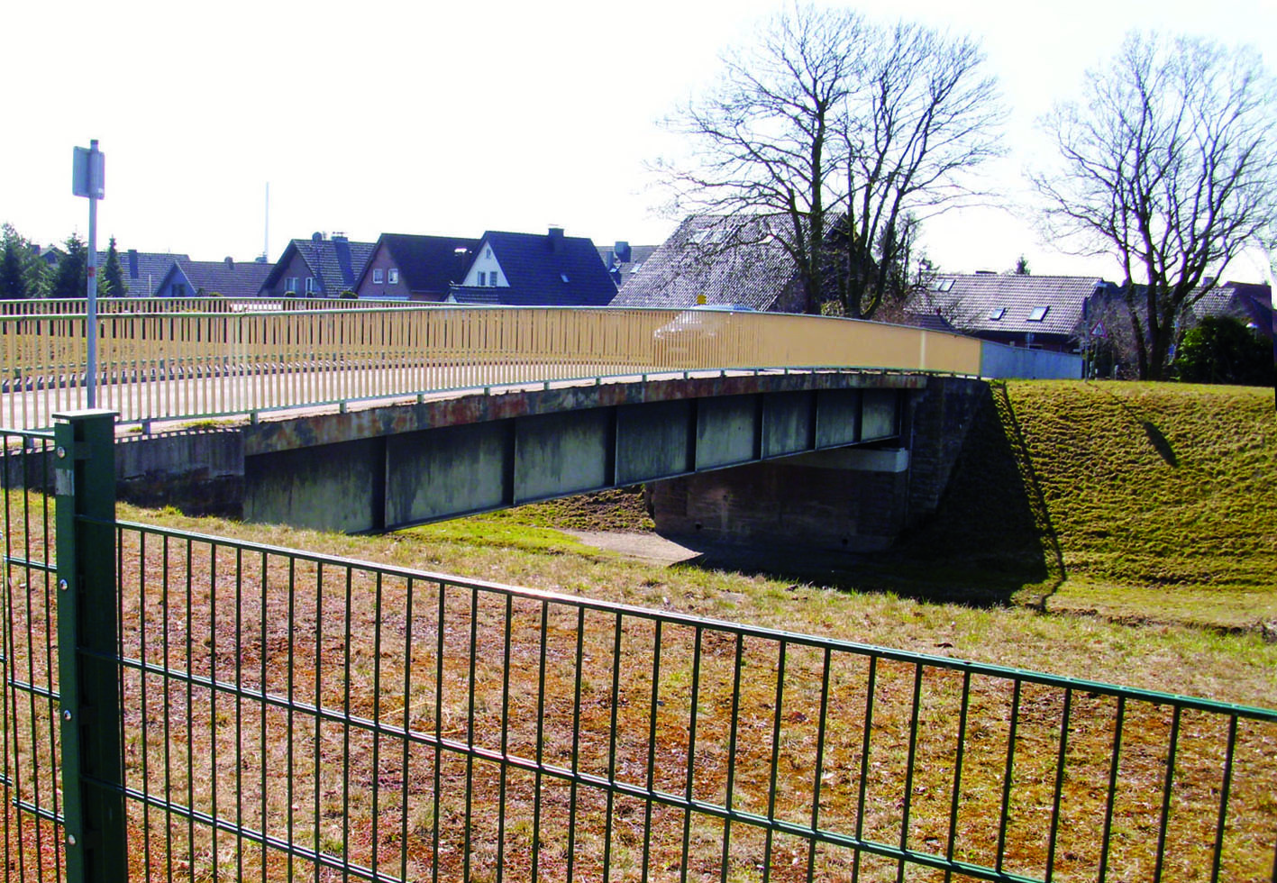 Die Emscherbrücke an der Hagelstraße ist für Schwerlastverkehr gesperrt.