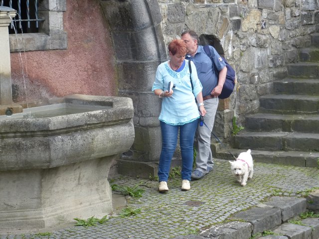 Sabinemit Lilly im Hintergrund Konni