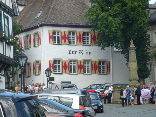Heute war gleichzeitig am Rathaus eine Hochzeit