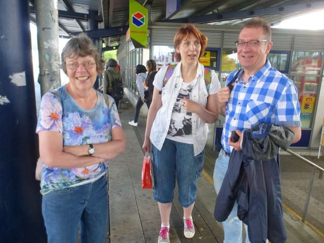 Ralf kam mit dem Auto , er hatte kostenlos im Parkhaus Hauptbahnhof geparkt, die Fahrt  ging los mit kleiner Gasometerbesichtigung