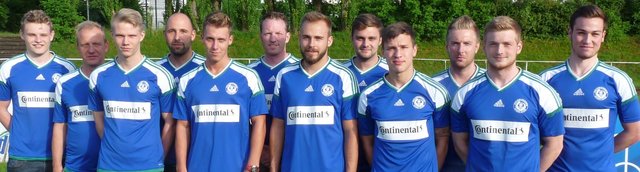 Die "Gilde" der Neulinge beim HSC: (v.l.) Joshua Heinrichs, Co-Trainer Mario Niedzialkowski, Benedikt Dupke, Torwarttrainer Marcel Piaszyk, Sebastian Hahne, Cheftrainer Axel Schmeing, Yannis Schwarze, Kevin Beinsen, Robin Schultze, Mike Hibbeln, Luca Vöckel und José Luca Mertens. Es fehlen Dennis Schultze-Adler (kam berufsbedingt erst später) und Alihan Kurpan (Urlaub), | Foto: privat