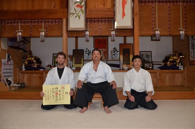 v.l.n.r.: Robin Thelen, Kaicho Hitohira Saito Sensei, Yasuhiro Saito Waka Sensei