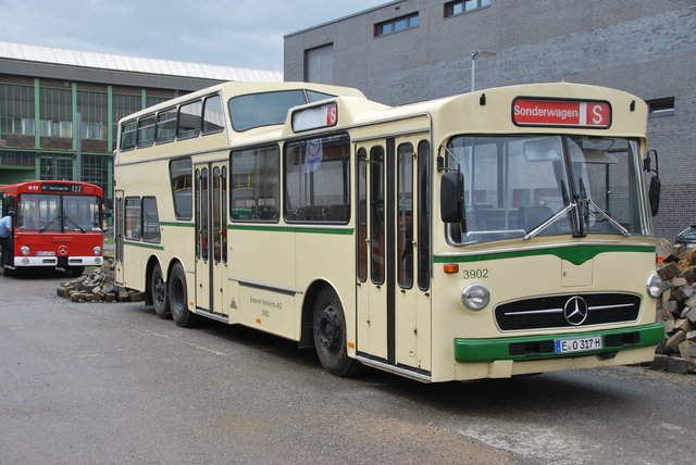 Oldtimerbusse an der "Alte Dreherei"