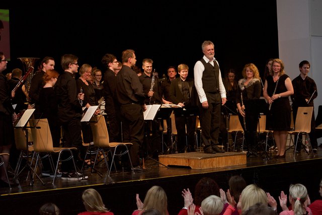 Eingeladen zum Musizieren waren auch das snfonische Blasorchester Brass & Wind sowie das Jugendblasorchester der Musikschule.