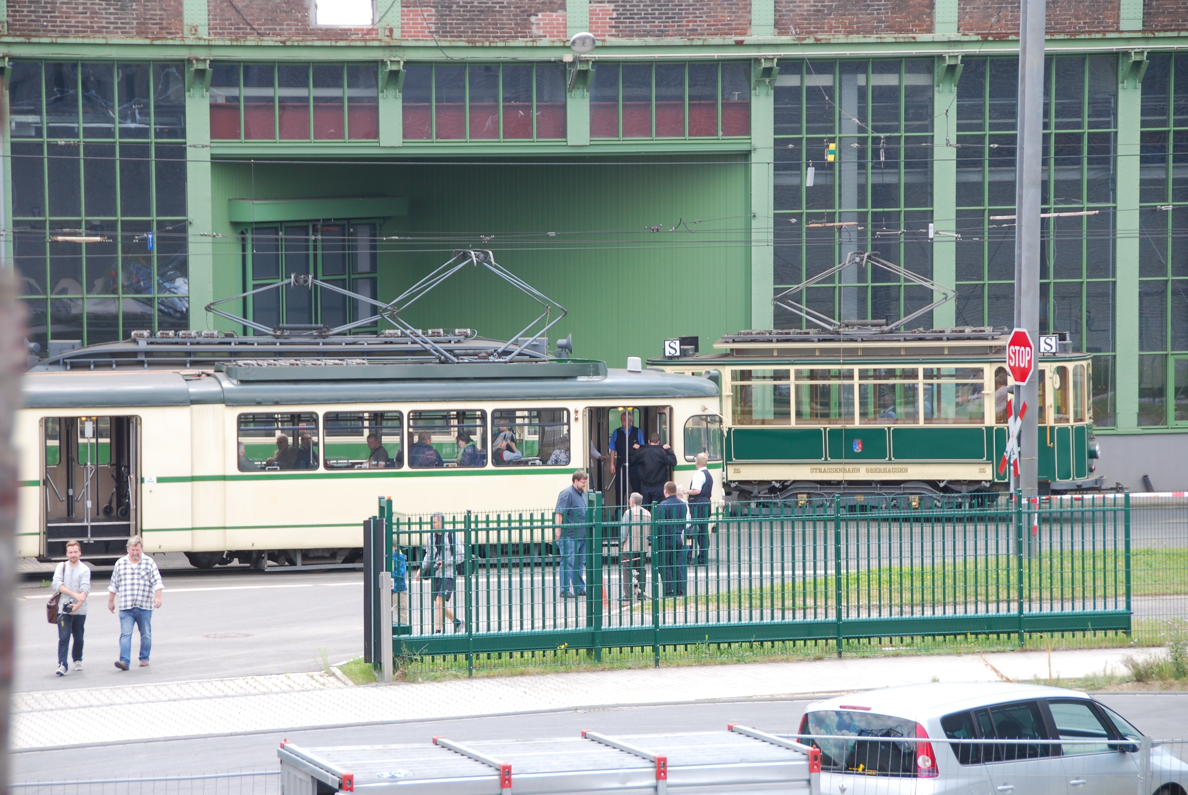 Oldtimerbahnen an der Sonderhaltestelle "Alte Dreherei"