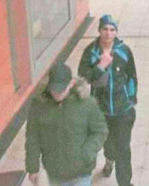 Nach diesen beiden U-Bahn-Räubern fahndet die Polizei. Foto: Polizei BO
