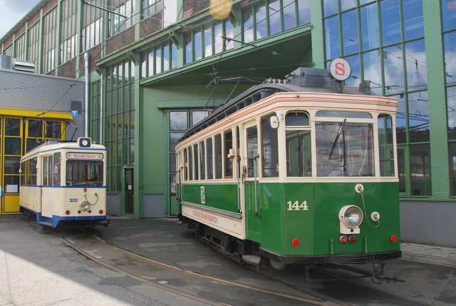 Oldtimerbahnen an der Sonderhaltestelle "Alte Dreherei"