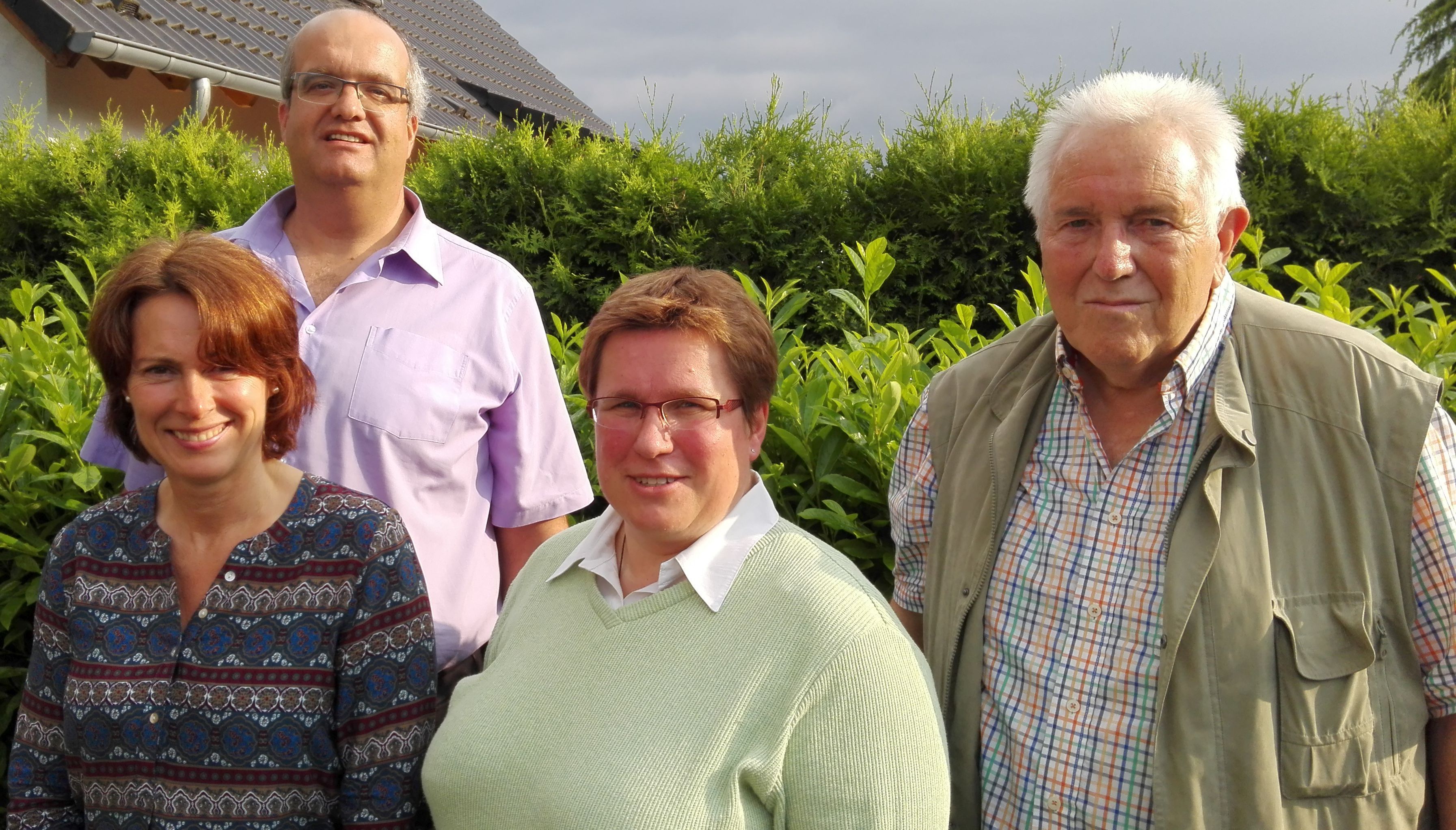 Auf dem Bild von links nach rechts: Bettina Marlene Schulte-Kleipaß ( 1. Vorsitzende ), Rüdiger Bleydorn ( 2. Vorsitzender ), Petra Scholten ( Schatzmeisterin ) und Rolf Sander ( Schriftführer ).