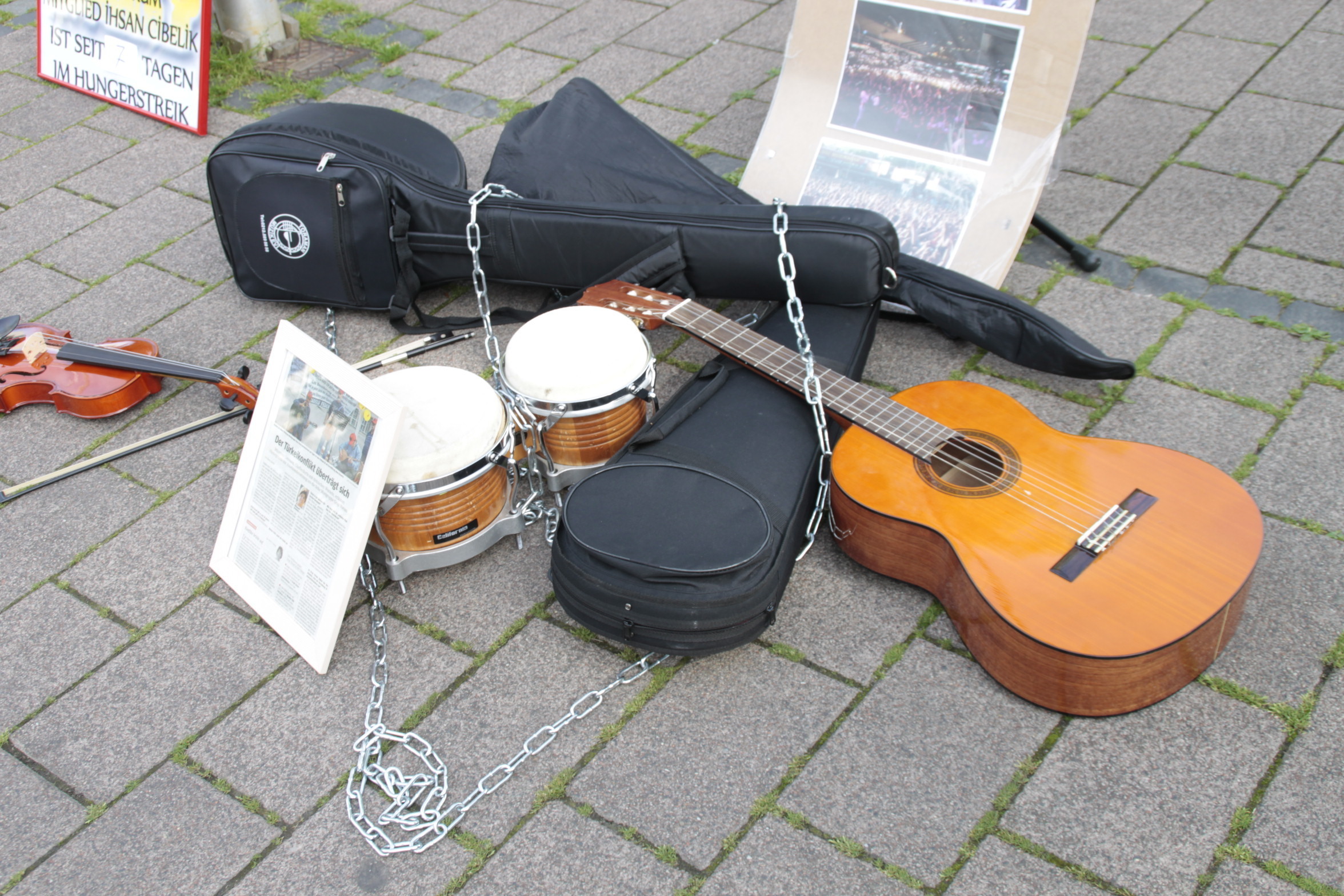 Mahnwache gegen Musik Verbot (Grup Yorum) , Vor Rathaus Gladbeck (Innenstadt ), 08. Juni 2016, Fotos: Sahin Aydin/Bottrop TV