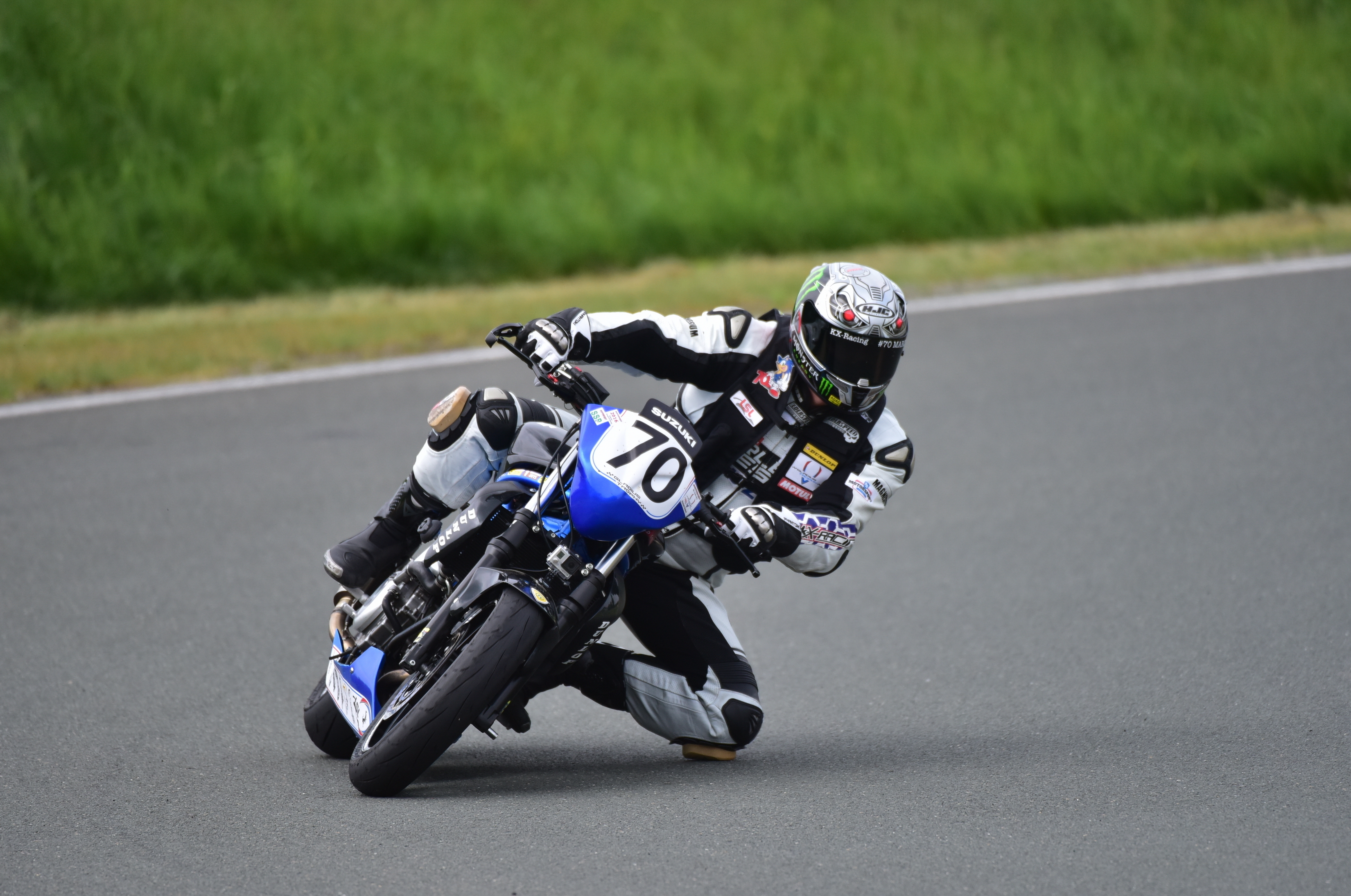 Mit der Nummer 70 raste Marco Groß auf seiner Suzuki über die Naturrennstrecke in Thüringen. Foto: Veranstalter